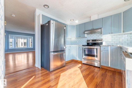 4927 19 Avenue, Edmonton, AB - Indoor Photo Showing Kitchen