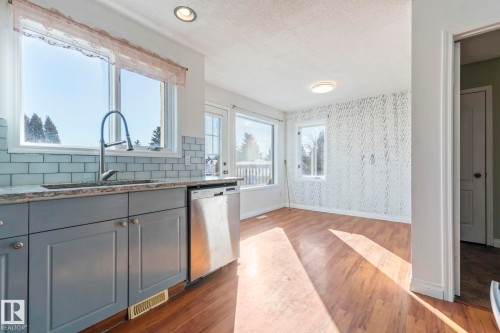 4927 19 Avenue, Edmonton, AB - Indoor Photo Showing Kitchen