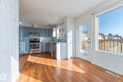 4927 19 Avenue, Edmonton, AB - Indoor Photo Showing Kitchen