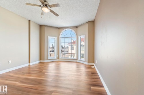 4927 19 Avenue, Edmonton, AB - Indoor Photo Showing Other Room