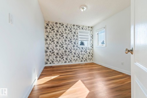 4927 19 Avenue, Edmonton, AB - Indoor Photo Showing Other Room
