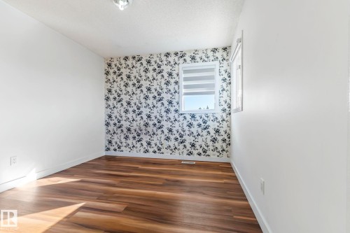 4927 19 Avenue, Edmonton, AB - Indoor Photo Showing Other Room