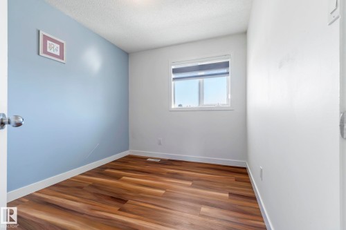 4927 19 Avenue, Edmonton, AB - Indoor Photo Showing Other Room
