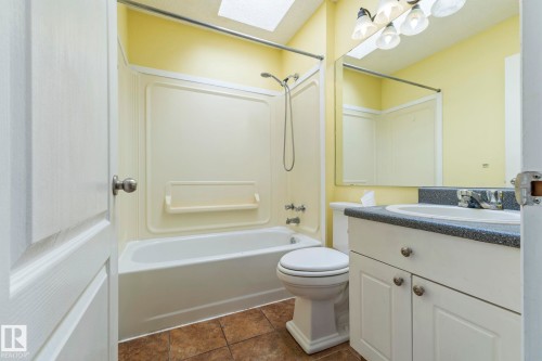 4927 19 Avenue, Edmonton, AB - Indoor Photo Showing Bathroom