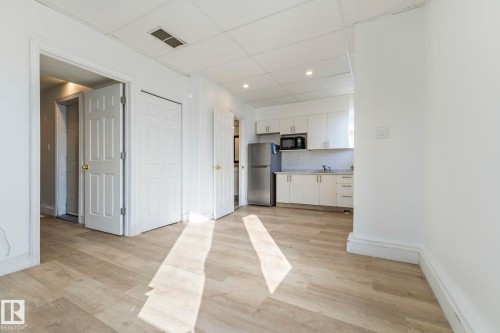 4927 19 Avenue, Edmonton, AB - Indoor Photo Showing Kitchen