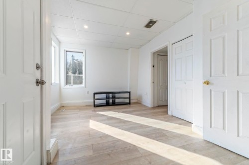 4927 19 Avenue, Edmonton, AB - Indoor Photo Showing Other Room