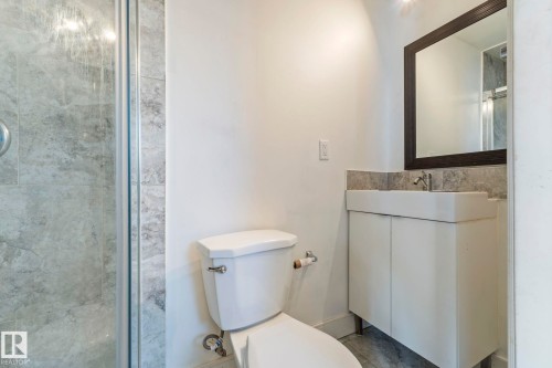 4927 19 Avenue, Edmonton, AB - Indoor Photo Showing Bathroom