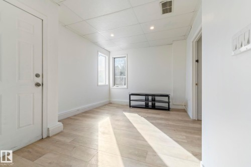 4927 19 Avenue, Edmonton, AB - Indoor Photo Showing Other Room