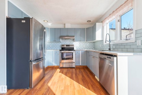 4927 19 Avenue, Edmonton, AB - Indoor Photo Showing Kitchen With Upgraded Kitchen