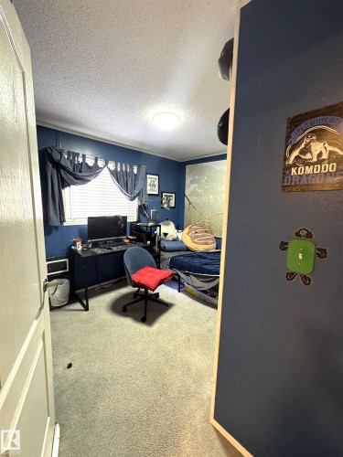 Bedroom with a textured ceiling and light carpet - 41 Graywood Cove, Stony Plain, AB - Indoor