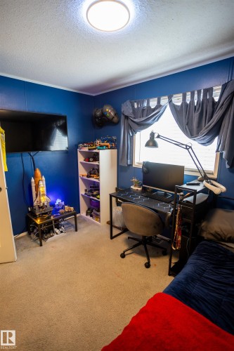 This room features blue walls, a window with drapery, and a light-colored carpet - 41 Graywood Cove, Stony Plain, AB - Indoor Photo Showing Other Room