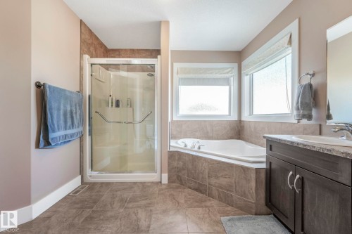 46 Willowdale Place, Stony Plain, AB - Indoor Photo Showing Bathroom