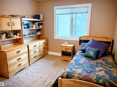 46 Willowdale Place, Stony Plain, AB - Indoor Photo Showing Bedroom