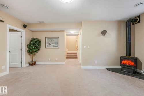 46 Willowdale Place, Stony Plain, AB - Indoor Photo Showing Other Room