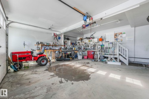 46 Willowdale Place, Stony Plain, AB - Indoor Photo Showing Garage