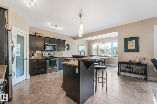 46 Willowdale Place, Stony Plain, AB - Indoor Photo Showing Kitchen With Upgraded Kitchen