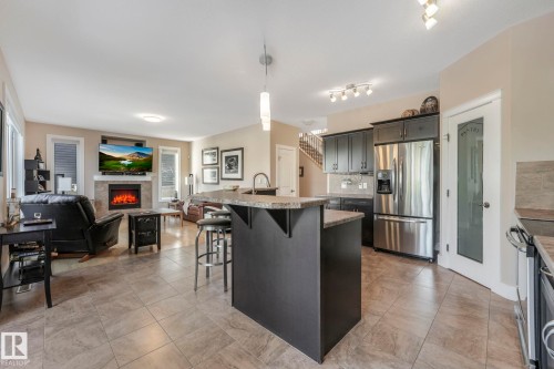 46 Willowdale Place, Stony Plain, AB - Indoor Photo Showing Kitchen With Upgraded Kitchen