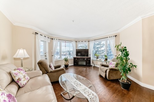 304 17150 94A Avenue, Edmonton, AB - Indoor Photo Showing Living Room