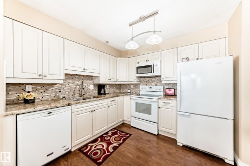 304 17150 94A Avenue, Edmonton, AB - Indoor Photo Showing Kitchen
