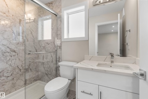 10011 162 Street, Edmonton, AB - Indoor Photo Showing Bathroom