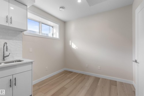 10011 162 Street, Edmonton, AB - Indoor