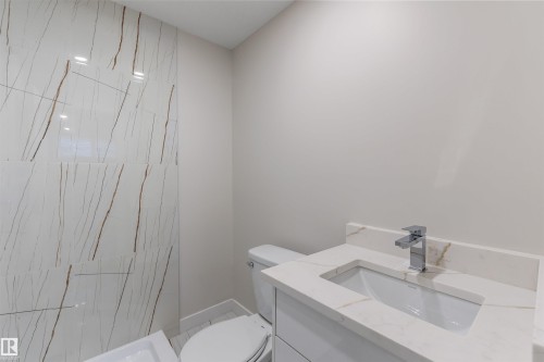 10011 162 Street, Edmonton, AB - Indoor Photo Showing Bathroom