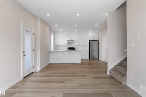 10011 162 Street, Edmonton, AB - Indoor Photo Showing Kitchen