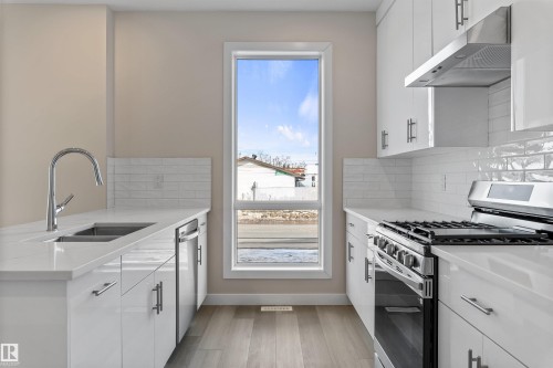 10011 162 Street, Edmonton, AB - Indoor Photo Showing Kitchen With Upgraded Kitchen