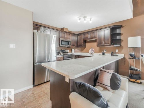 435 1520 Hammond Gate, Edmonton, AB - Indoor Photo Showing Kitchen