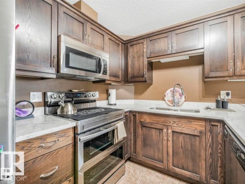435 1520 Hammond Gate, Edmonton, AB - Indoor Photo Showing Kitchen