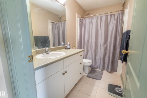 11813 12 Avenue, Edmonton, AB - Indoor Photo Showing Bathroom