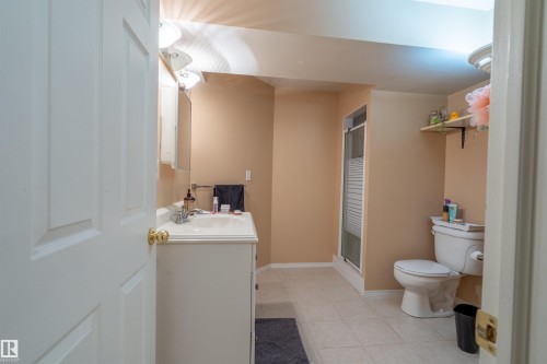 11813 12 Avenue, Edmonton, AB - Indoor Photo Showing Bathroom