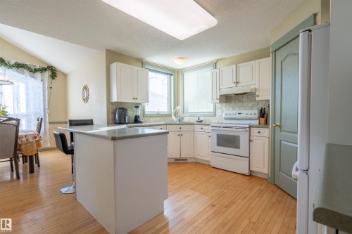 11813 12 Avenue, Edmonton, AB - Indoor Photo Showing Kitchen