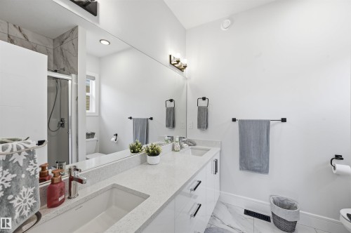 10909 151 Street, Edmonton, AB - Indoor Photo Showing Bathroom