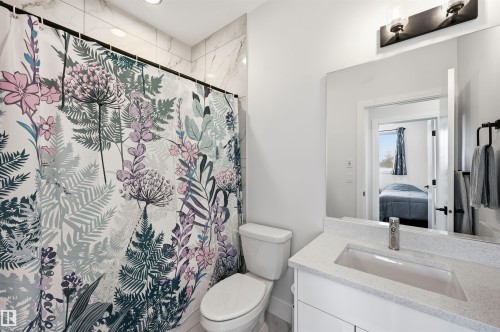 10909 151 Street, Edmonton, AB - Indoor Photo Showing Bathroom