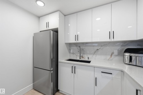 10909 151 Street, Edmonton, AB - Indoor Photo Showing Kitchen