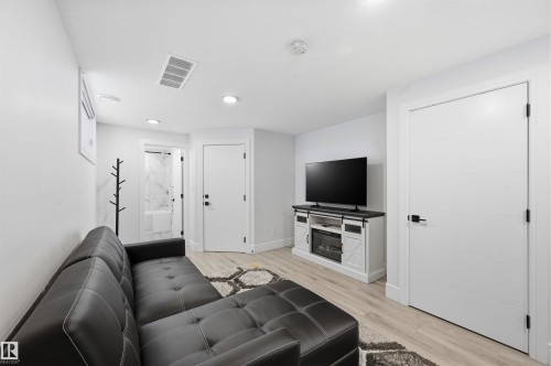 10909 151 Street, Edmonton, AB - Indoor