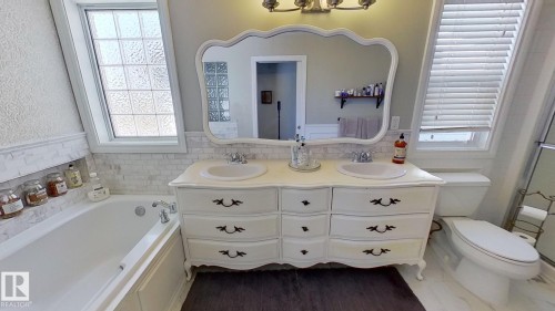 2036 Towne Centre Boulevard Nw, Edmonton, AB - Indoor Photo Showing Bathroom