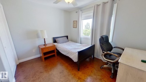 2036 Towne Centre Boulevard Nw, Edmonton, AB - Indoor Photo Showing Bedroom