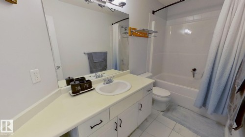 2036 Towne Centre Boulevard Nw, Edmonton, AB - Indoor Photo Showing Bathroom