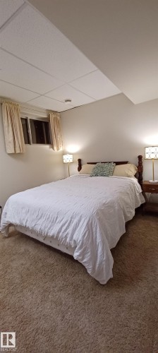 2036 Towne Centre Boulevard Nw, Edmonton, AB - Indoor Photo Showing Bedroom