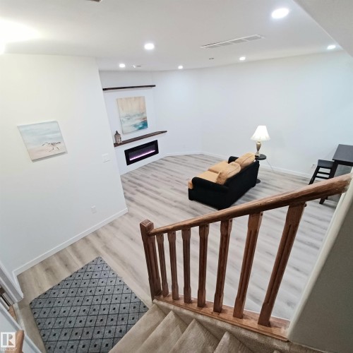 2036 Towne Centre Boulevard Nw, Edmonton, AB - Indoor Photo Showing Other Room