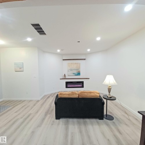 2036 Towne Centre Boulevard Nw, Edmonton, AB - Indoor