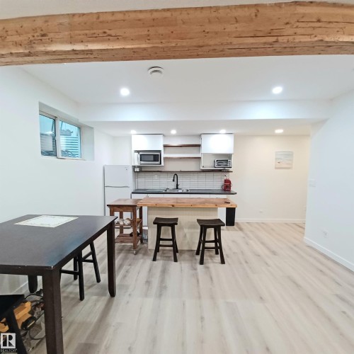 2036 Towne Centre Boulevard Nw, Edmonton, AB - Indoor Photo Showing Dining Room