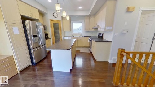 2036 Towne Centre Boulevard Nw, Edmonton, AB - Indoor Photo Showing Kitchen