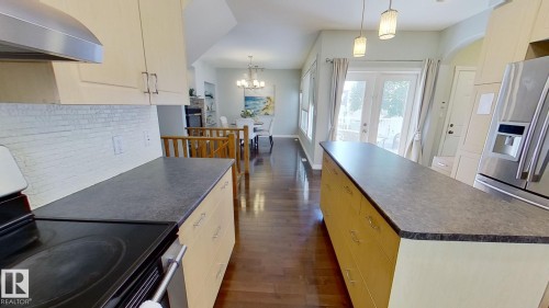 2036 Towne Centre Boulevard Nw, Edmonton, AB - Indoor Photo Showing Kitchen