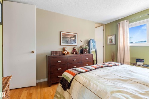 12127 152A Avenue, Edmonton, AB - Indoor Photo Showing Bedroom