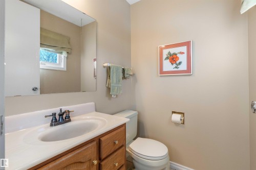 12127 152A Avenue, Edmonton, AB - Indoor Photo Showing Bathroom