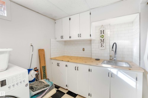 12127 152A Avenue, Edmonton, AB - Indoor Photo Showing Kitchen