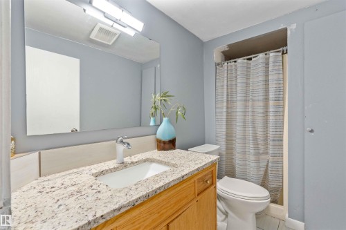 12127 152A Avenue, Edmonton, AB - Indoor Photo Showing Bathroom